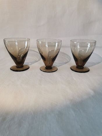 3 verres à vin conique Art déco fumé