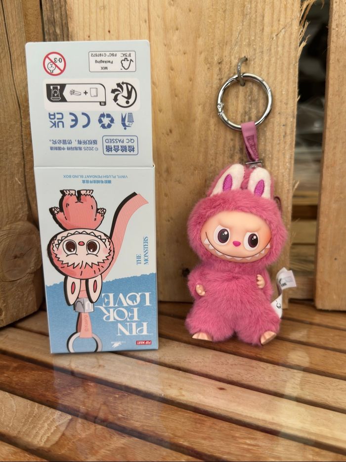Pin for love lettre Q Labubu Popmart