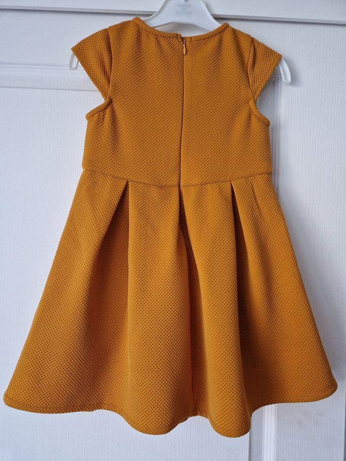 Robe Orchestra 5 ans
Très bon état - photo numéro 2