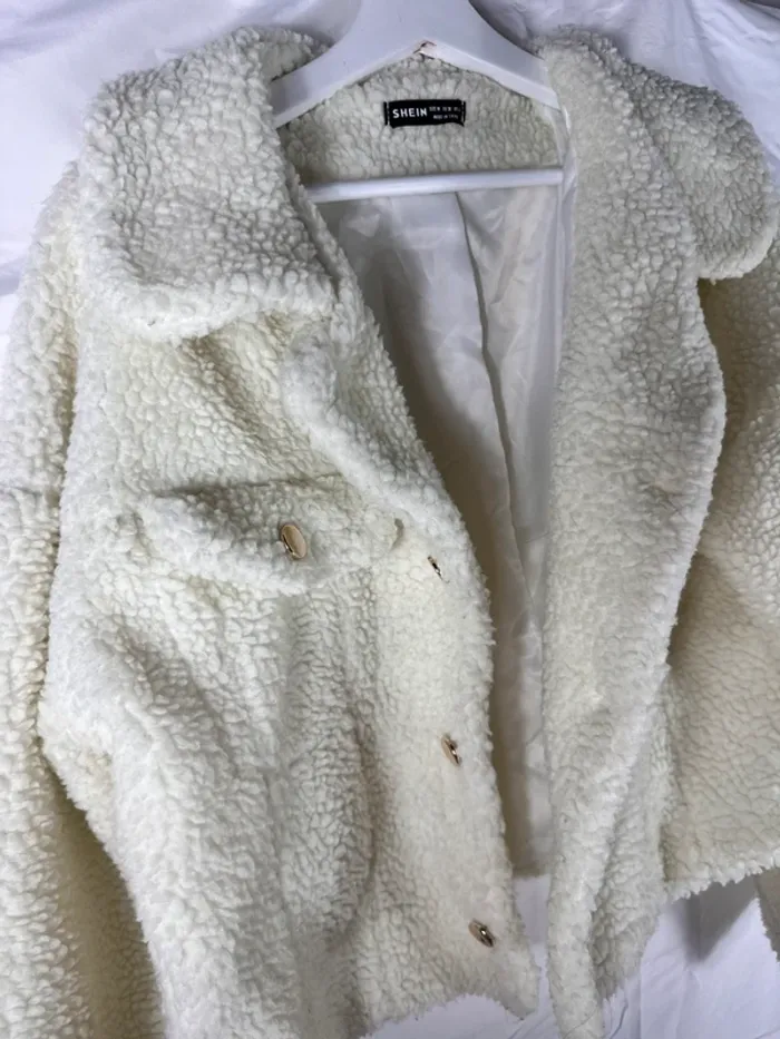 Veste crème effet mouton SHEIN – Douce & tendance, état neuf pour un look cosy garanti - photo numéro 4