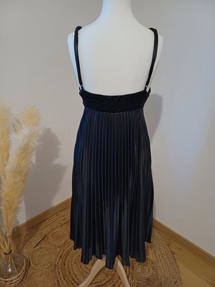Robe noire mi-longue satinée Lucy Paris taille M 38 - photo numéro 6