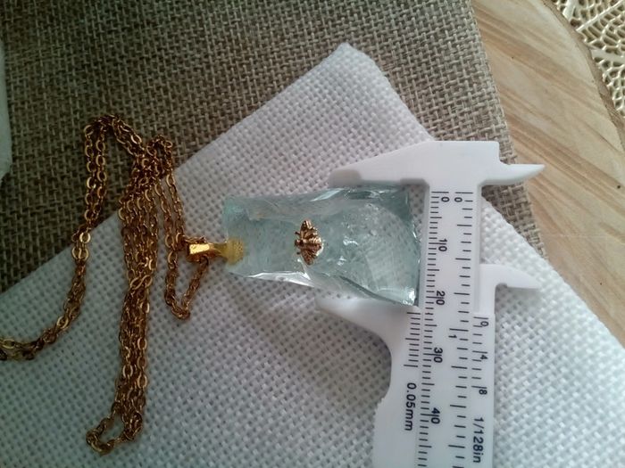 Collier pierre d'Aigue marine brute avec abeille - photo numéro 4