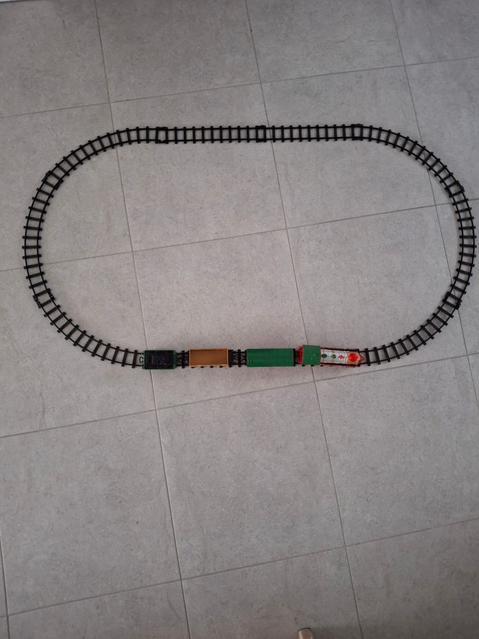 Train lumineux et sonore de Noël avec rails - photo numéro 2