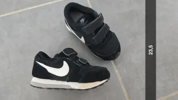 Basket nike noir et blanche
