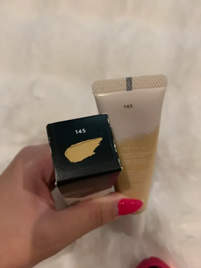 Fond de teint Fenty Beauty teinte 145 - photo numéro 7