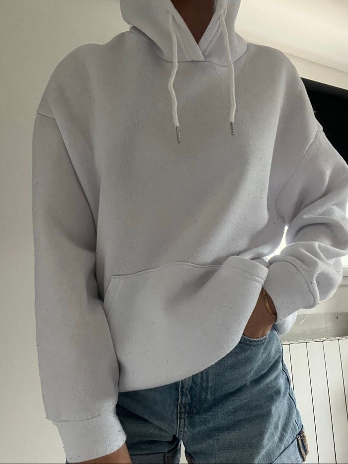 Pull blanc écriture dans le dos 💋 - photo numéro 3