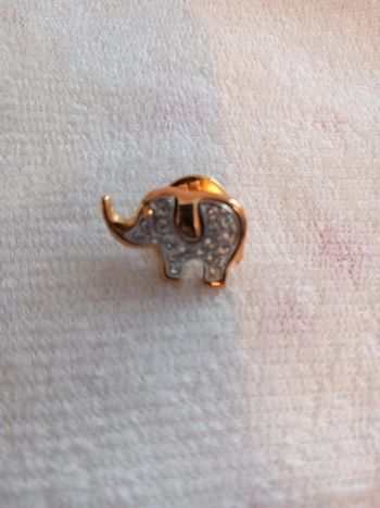 👧 broche pin s éléphant doré brillant gris