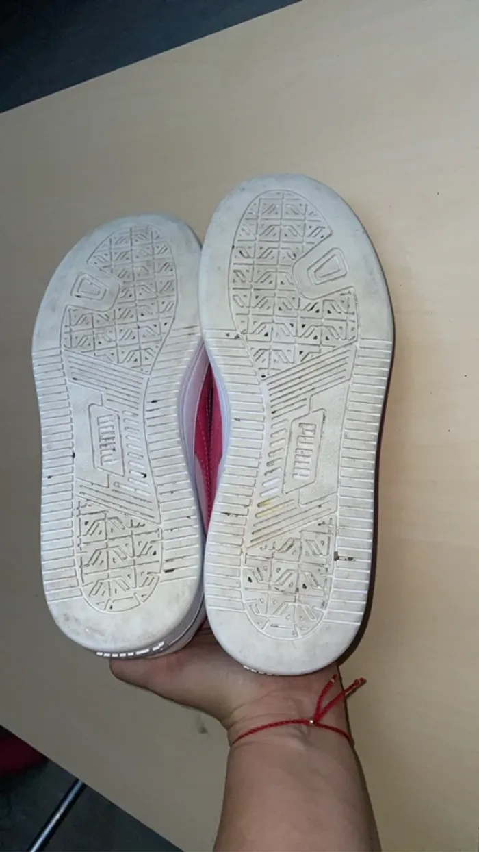 Baskets Puma blanches écriture fuchsia - photo numéro 4