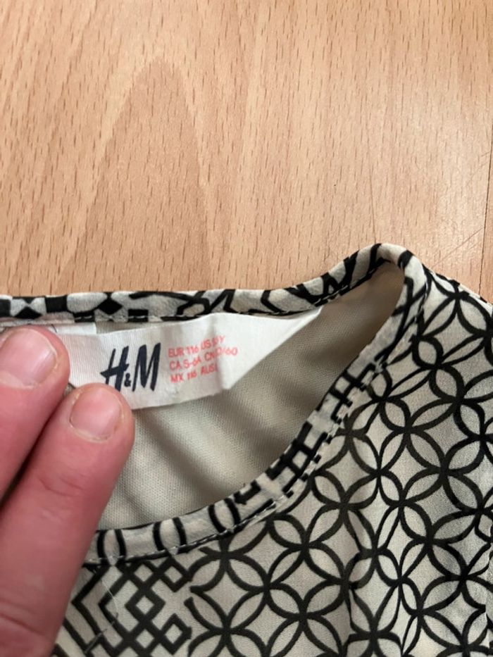 Jolie robe d’été H&M noire et beige T. 5-6 ans fille taille - photo numéro 5
