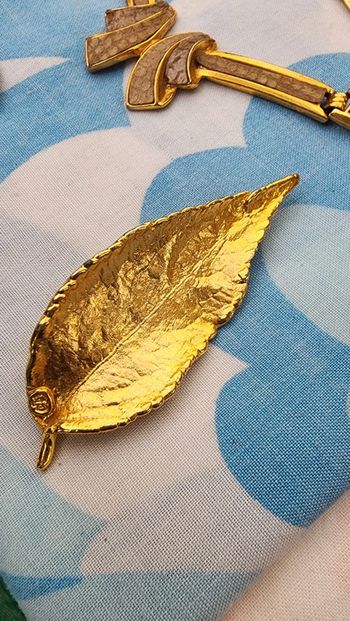 Jolie broche dorée vintage annees 80s