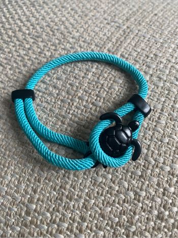 Bracelet réglable turquoise tortue noire