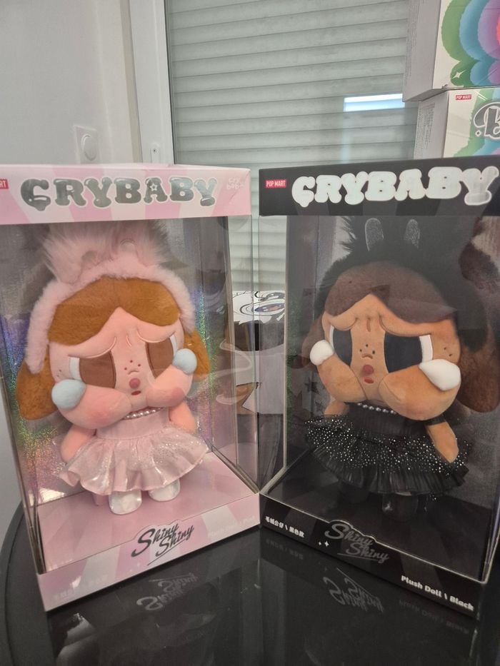 Popmart Crybaby shiny shiny black & Pink