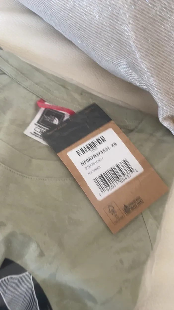 T-shirt The North Face Vert Kaki Neuf Sous Emballage - Taille XS - photo numéro 3