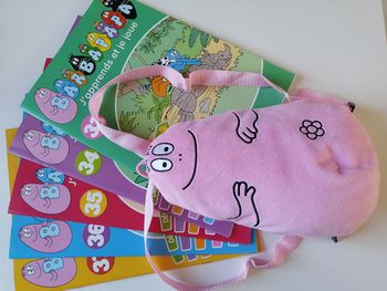 lot barbapapa peluche sac et livres d'activités