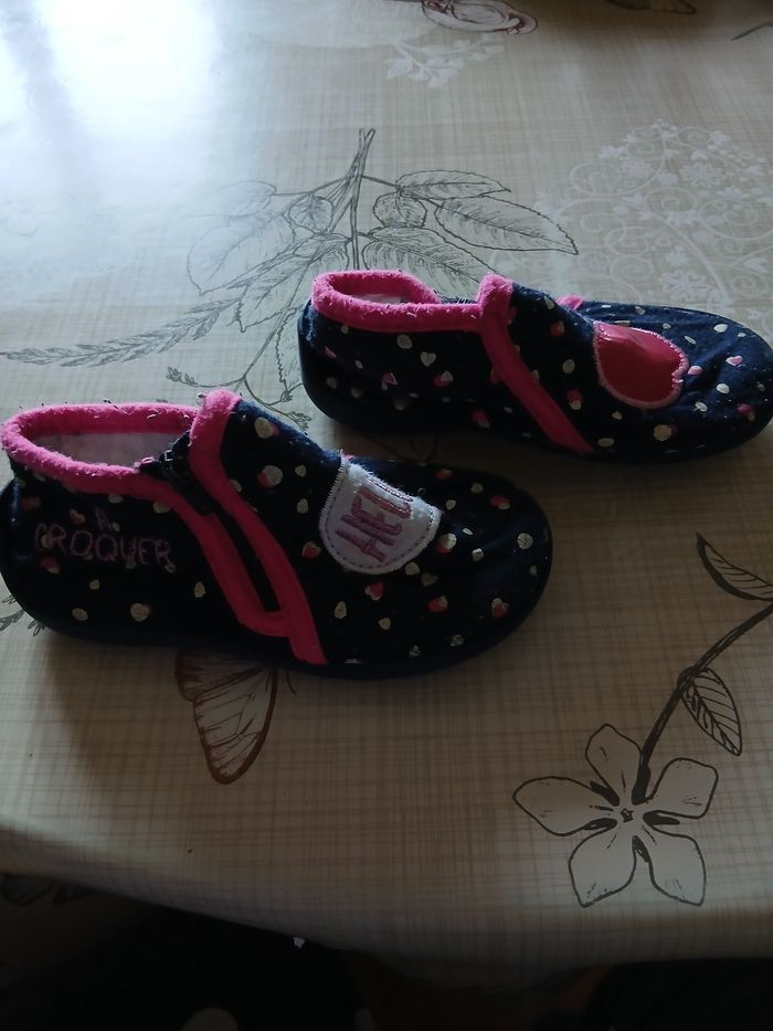 Paire de chaussons filles pointure 23 - photo numéro 3