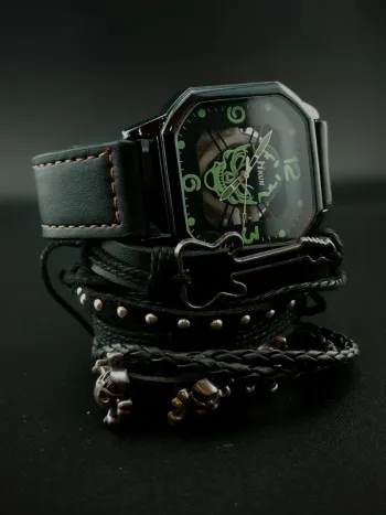 Montre hexagonale style rock, quatre bracelets