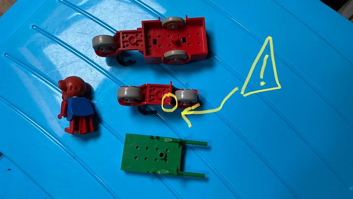 Lot lego fabuland : 4 personnages + scooter + tricycle et brouette dans l’état - photo numéro 3