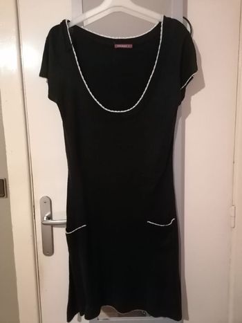Robe à large encolure