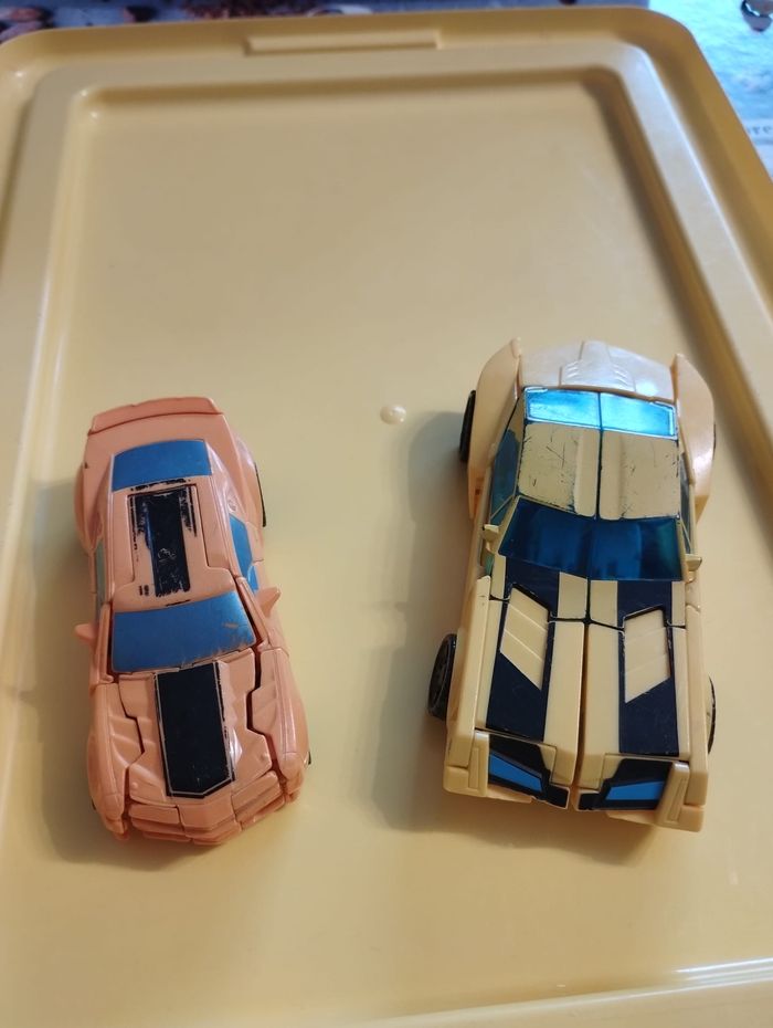 Lot 2 voitures Transformers Bumblebee Hasbro