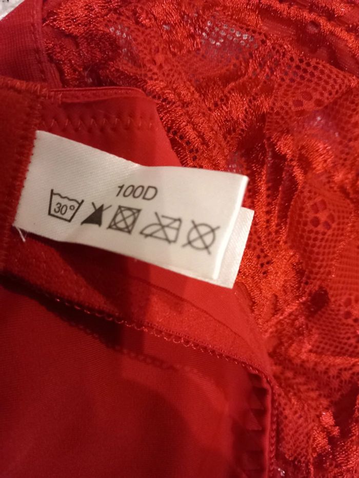 🥰 Soutien gorge taille 100d rouge dentelles - photo numéro 3