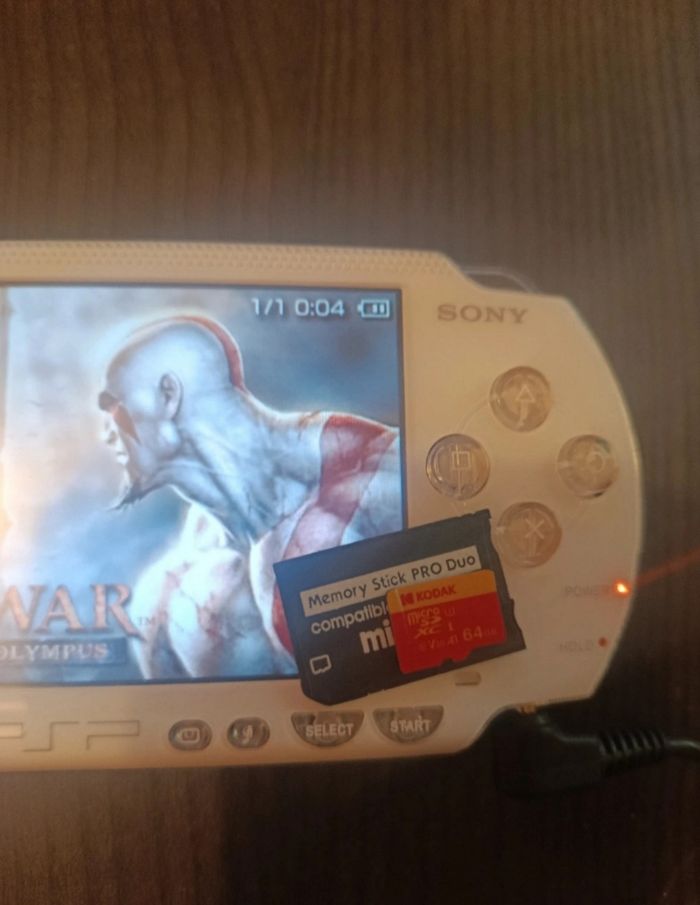 Carte mémoire pour PSP avec 4000 jeux préinstallé - photo numéro 1