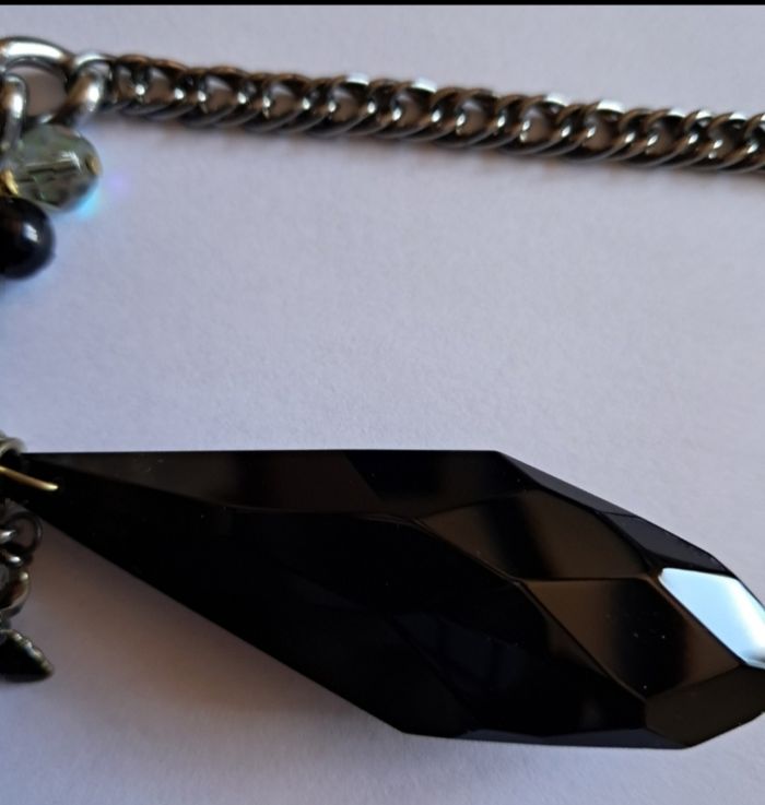 Collier fantaisie court NEUF avec breloques et pendentif - photo numéro 4