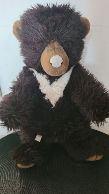 peluche ours marron tache blanche aux nations