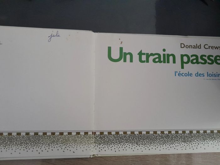 album cartonné école des loisirs - un train passe - photo numéro 2