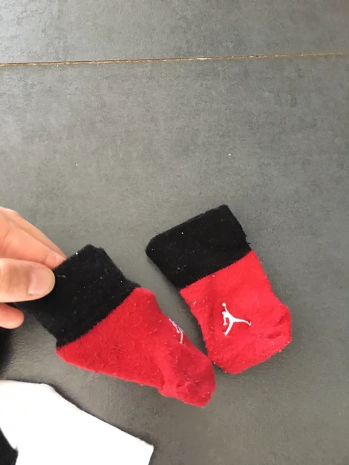 Coffret Jordan body + bonnet + chaussettes 0-6 mois - photo numéro 6