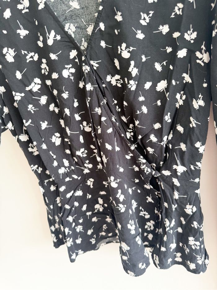 Blouse manches longues noir à motifs fleuri blanc amisu taille 38 M - photo numéro 3