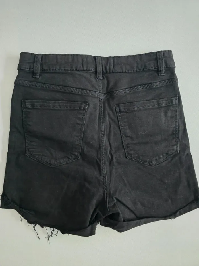 Short taille haute stradivarius - photo numéro 3