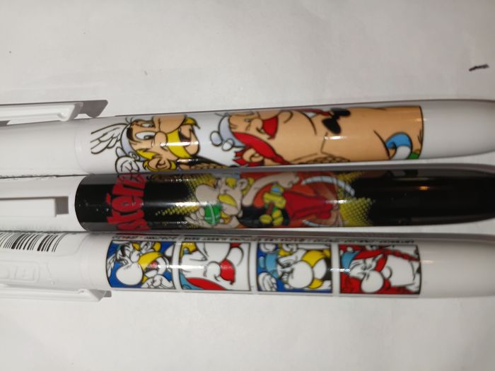 Stylos BIC 4 colours a collectionner Edition Astérix et obélix- neufs - photo numéro 3