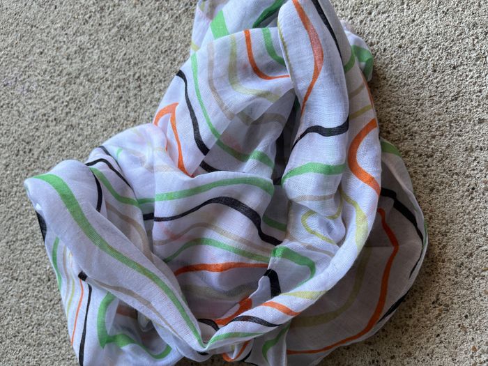 lot de 4 foulards en bon etat 2 bonobo 1 fait main 1 sans marque - photo numéro 3