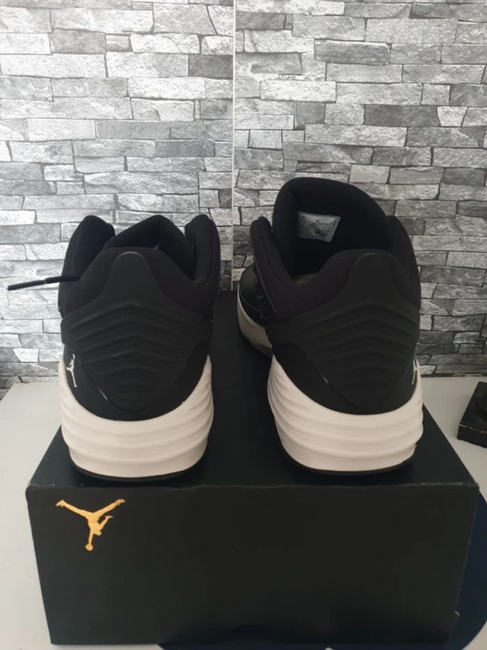 Jordan Max Aura 5 noir pointure 51,5 - photo numéro 3
