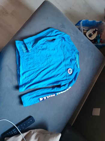 Haut manches longues taille 8 ans