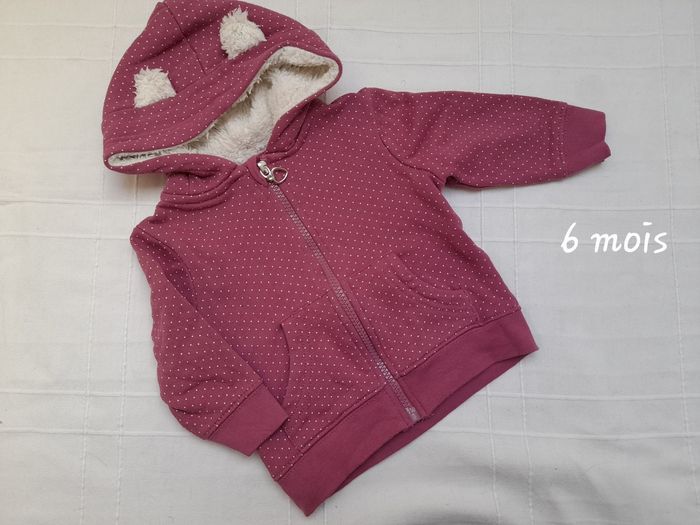 Gilet zippé fille 6 mois .
