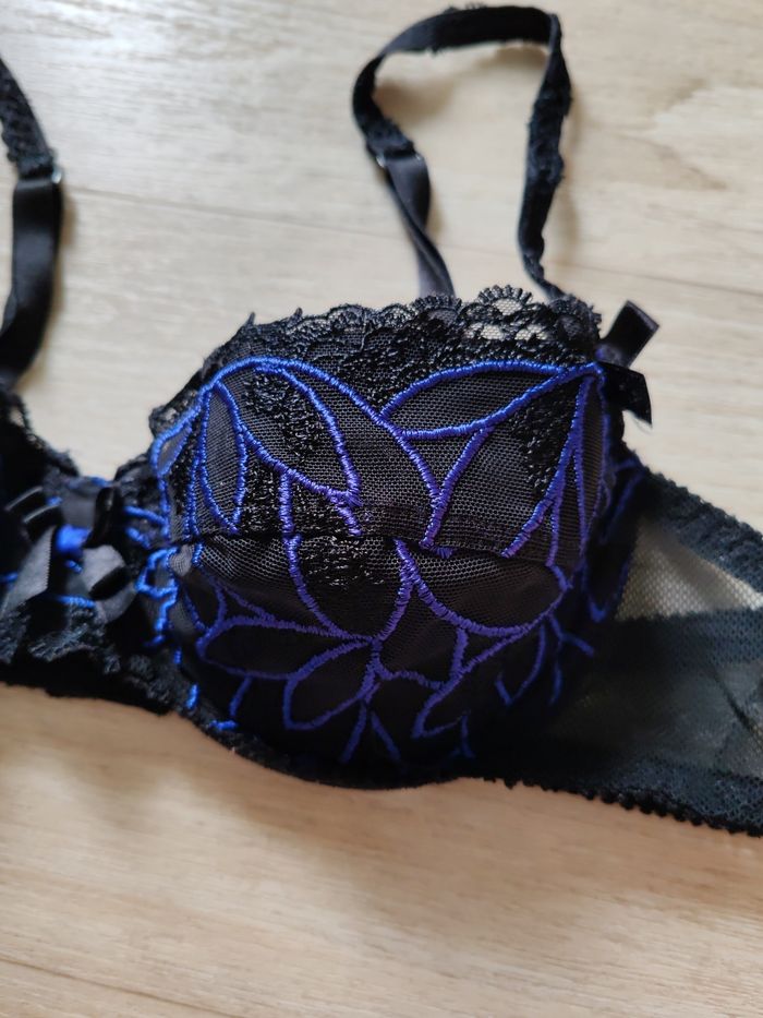 Soutien gorge noir et bleu - photo numéro 2