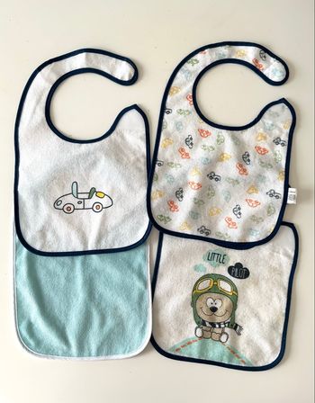 4 bavoirs imperméables à scratch 