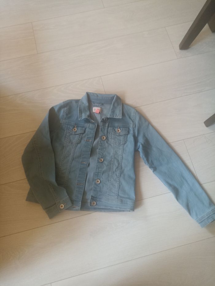 Doudoune et veste en jeans a vendre idéals pour la rentrée