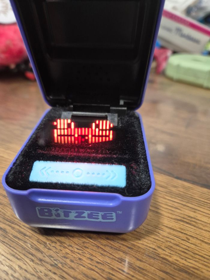 Jouet bitzee violet voir photo - photo numéro 6