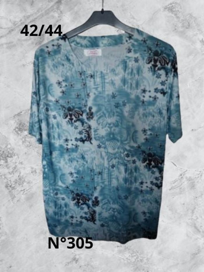 N°305 T-shirt vert T42/44. Xuanerban.