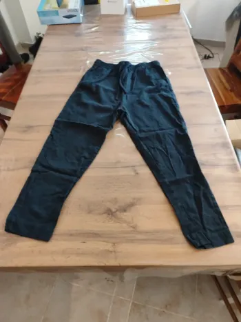 Pantalon COS noir Taille 36. L'élégance minimaliste pour un style sans effort !