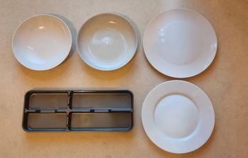 Ensemble 4 Assiettes Et 
Range-couverts
