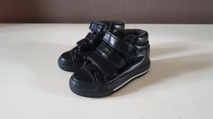 Chaussures à scratchs