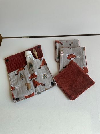 Étui à brosse à dents + débarbouillettes 