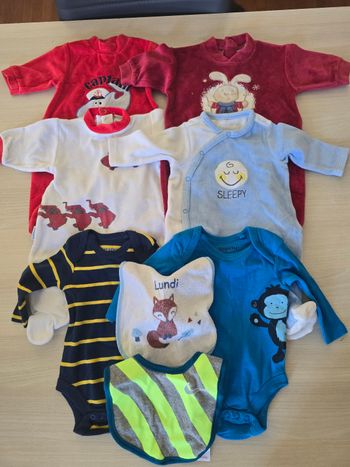 Lot de 8 articles bébé – taille 1 mois