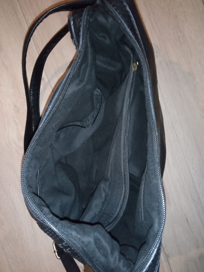 Sac noir porté épaule - photo numéro 8