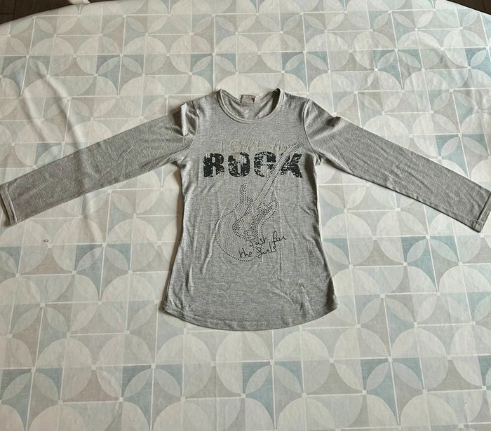 T shirt fille - 10 ans - Kiabi - en très bon état