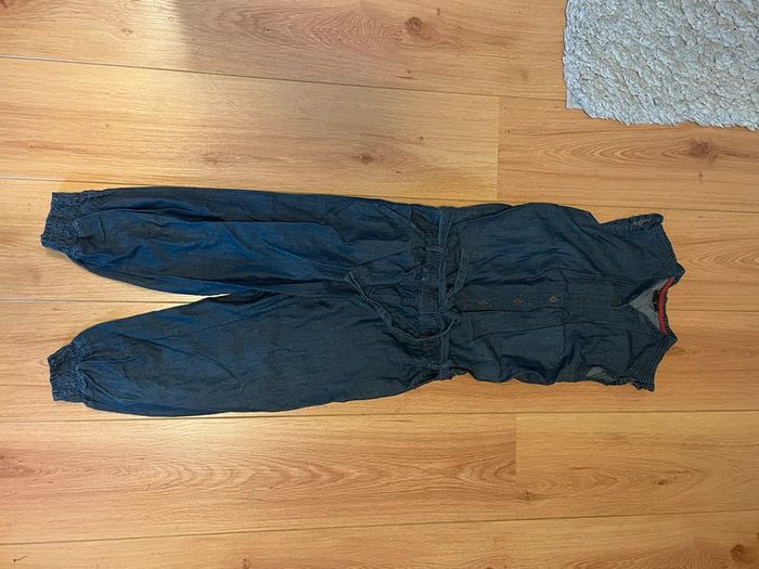 Combinaison pantalon t shirt taille 146/152