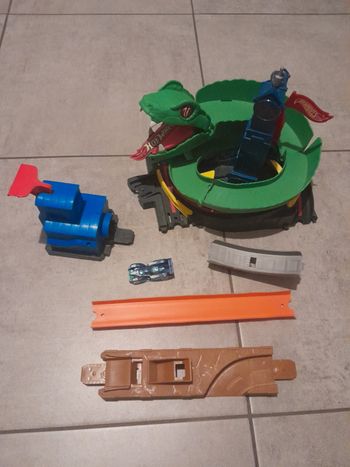 Hot wheels City Cobra Crush playset